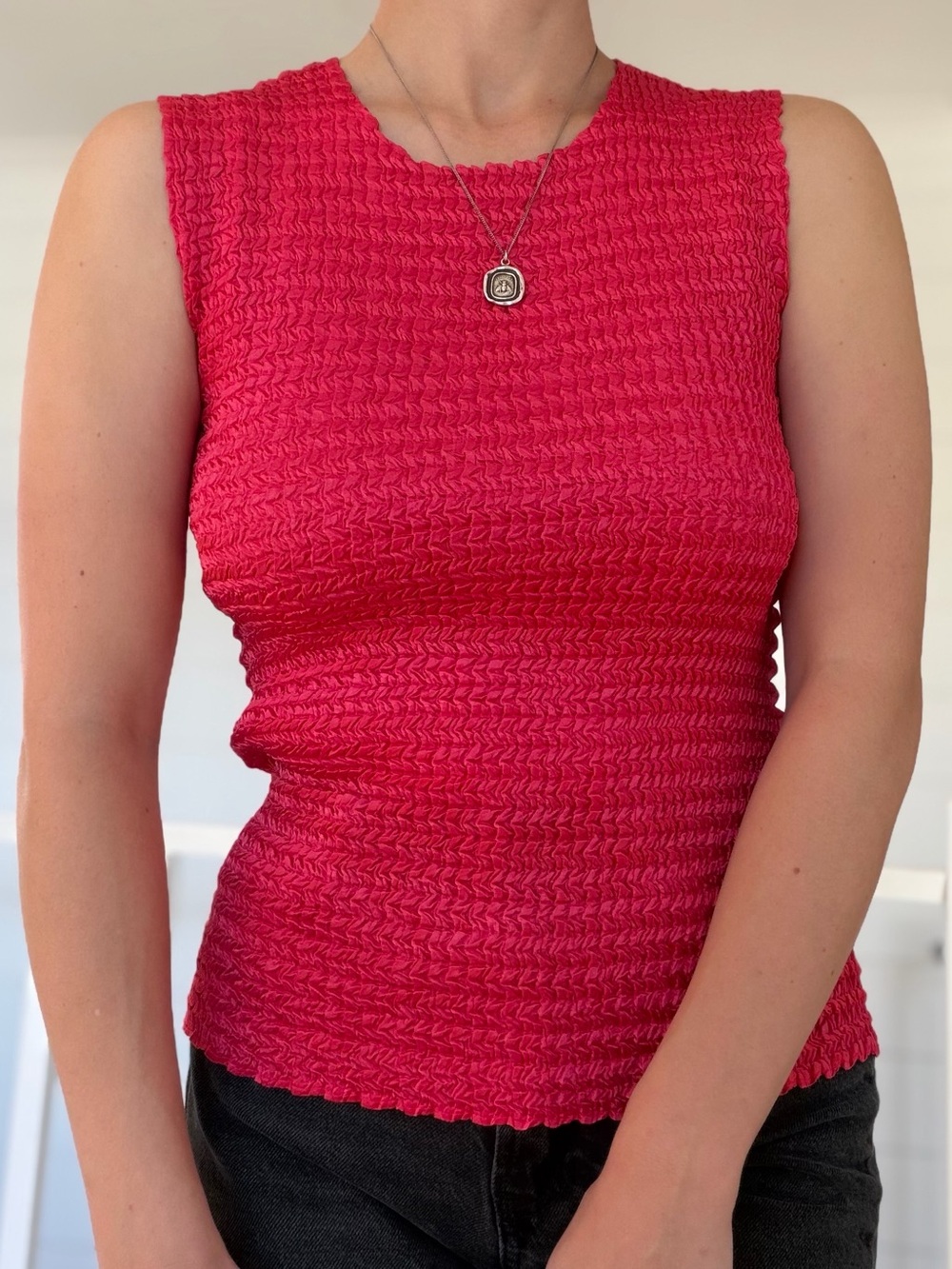 Vintage 90s NICOLA Raspberry Red Popcorn Crinkle Sleeveless Top - Size Medium - Picture 4 of 14